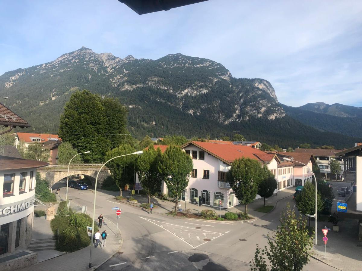 Hotel Roter Hahn - Bed & Breakfast Garmisch-Partenkirchen Exterior photo