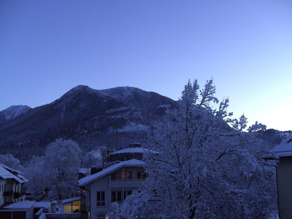 Hotel Roter Hahn - Bed & Breakfast Garmisch-Partenkirchen Exterior photo