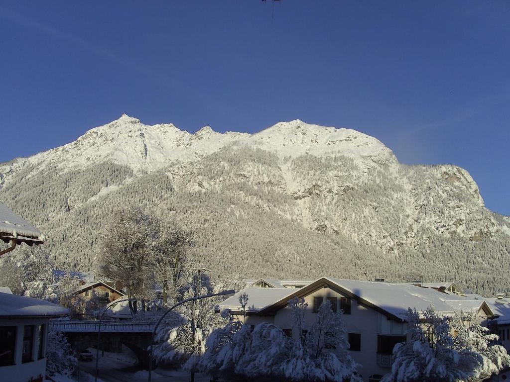 Hotel Roter Hahn - Bed & Breakfast Garmisch-Partenkirchen Exterior photo